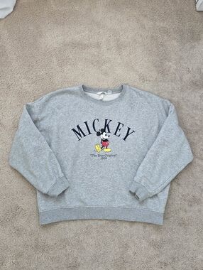 H&M Mickey Mouse Disney Crewneck Sweatshirt Size M
